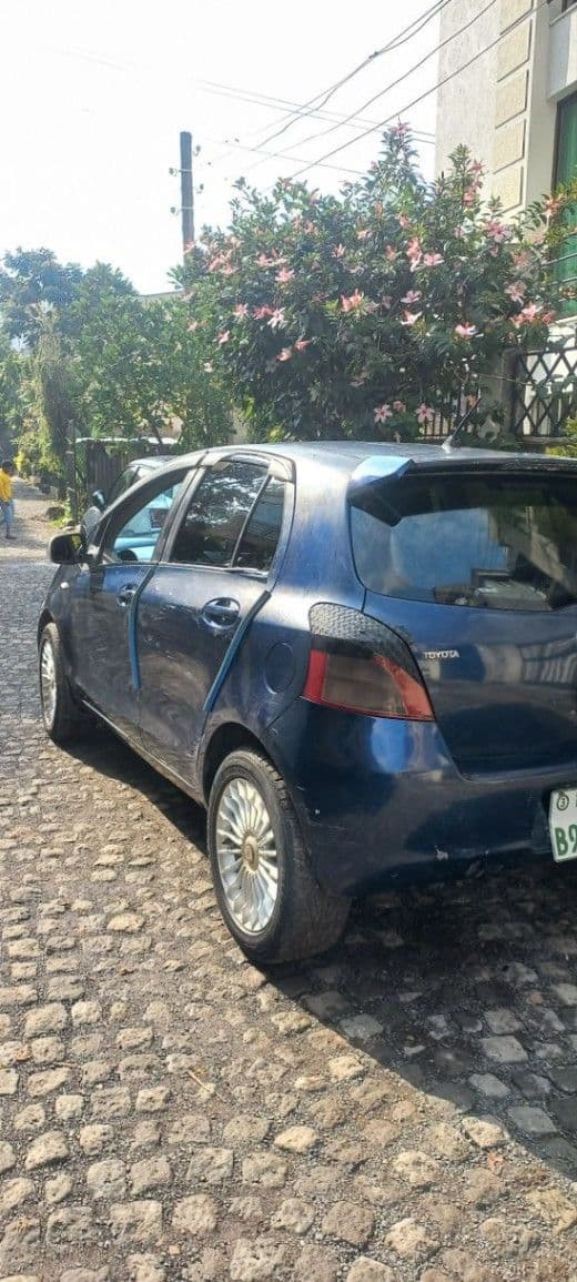 Toyota yaris compact