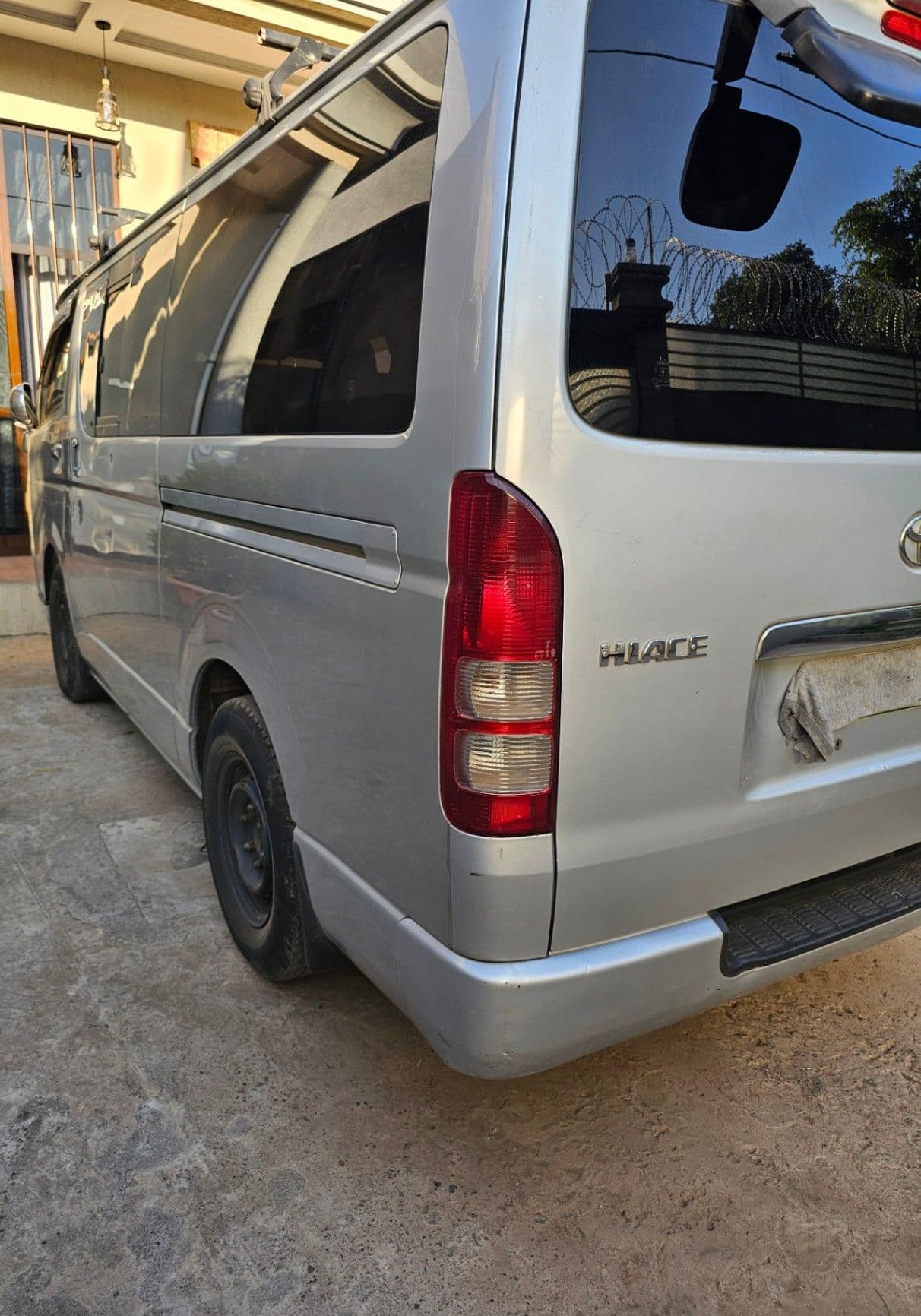 Toyota Hiace (Abadula)