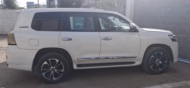 Land Cruiser V8, 2009 Updated to 2020, 7 Seater,full option.