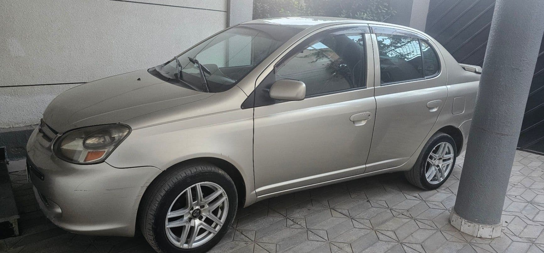 Toyota Platz 2005