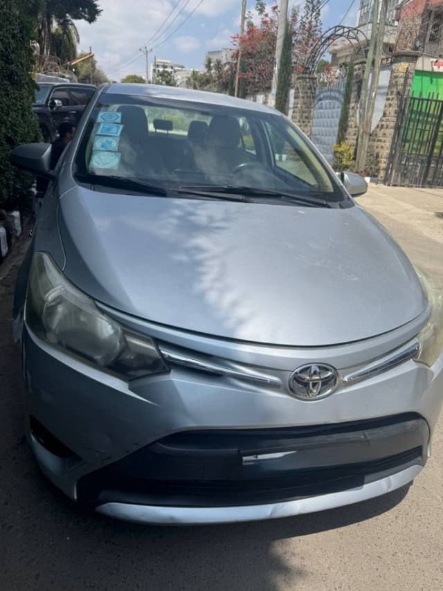 Toyota yaris (sedan) 2013