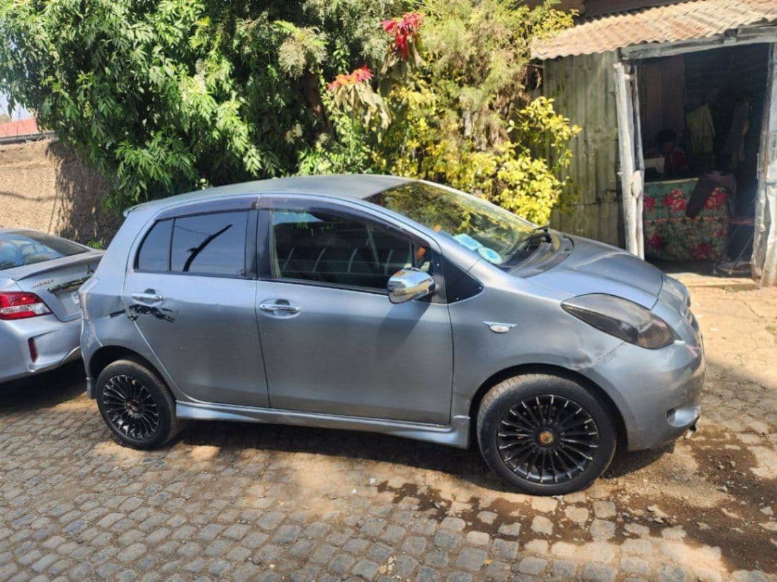 Toyota yaris compact 2008