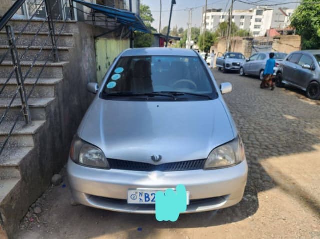 Toyota platz 2001