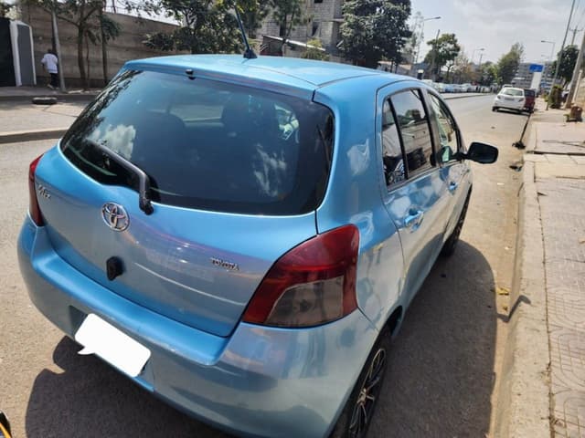 Toyota YARIS Compact 2005