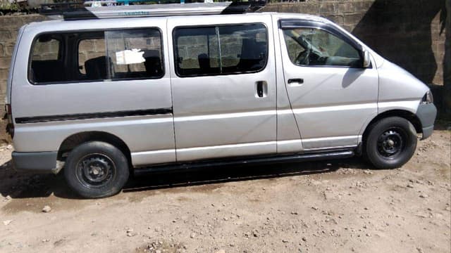 Toyota haice 2LT dolphin 