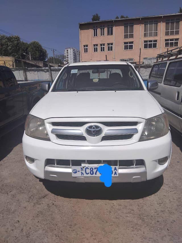 Toyota Hilux Dubai cap 2008