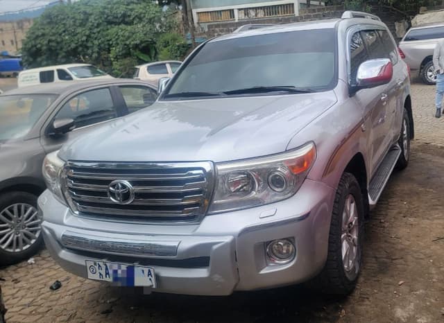 አስቸኳይ!! Toyota Land cruiser V8,Diesel,7 Seat,excellent condition!!