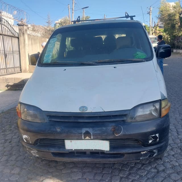 Toyota Granvia HiAce 2L (1997)