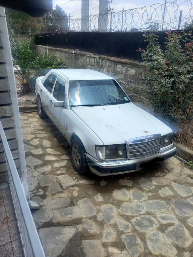 1982 Mercedes Benz E230