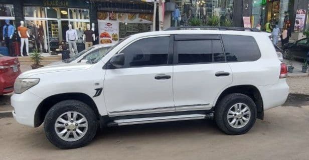 V8 Land cruiser,2012, 7 Seated,excellent condition!!