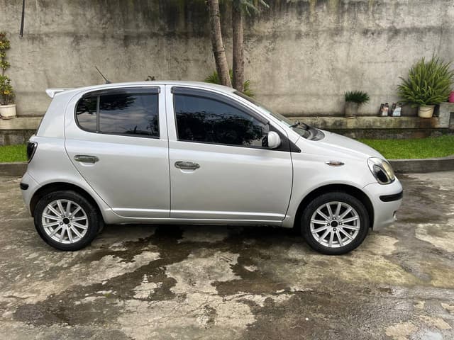 TOYOTA Vitz 2004