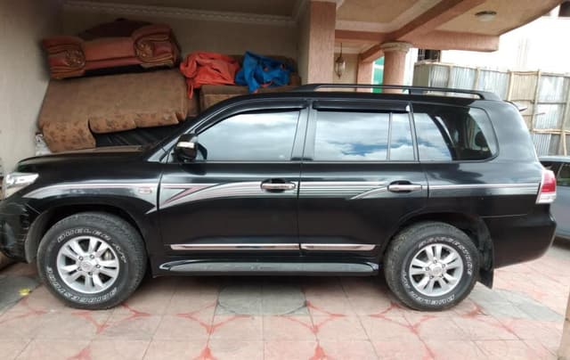 Toyota V8,2013,Diesel,7 Seater,excellent condition!!