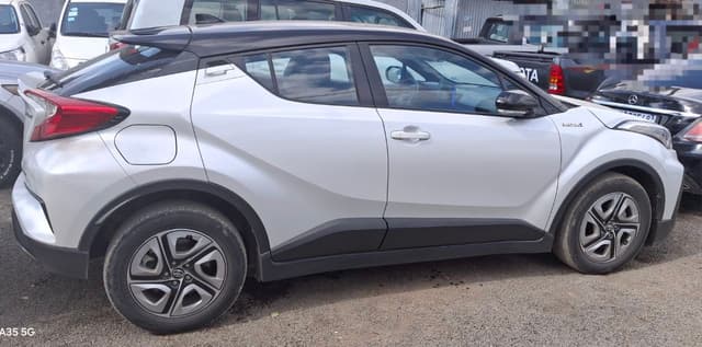 2022 Toyota C-HR,Electric,full option,new car!!