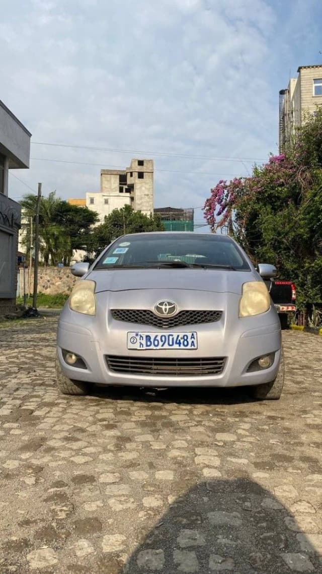 Toyota yaris compact 2010