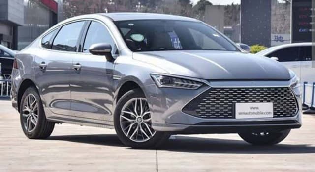 BYD QUEEN PLUS HYBRID 2025