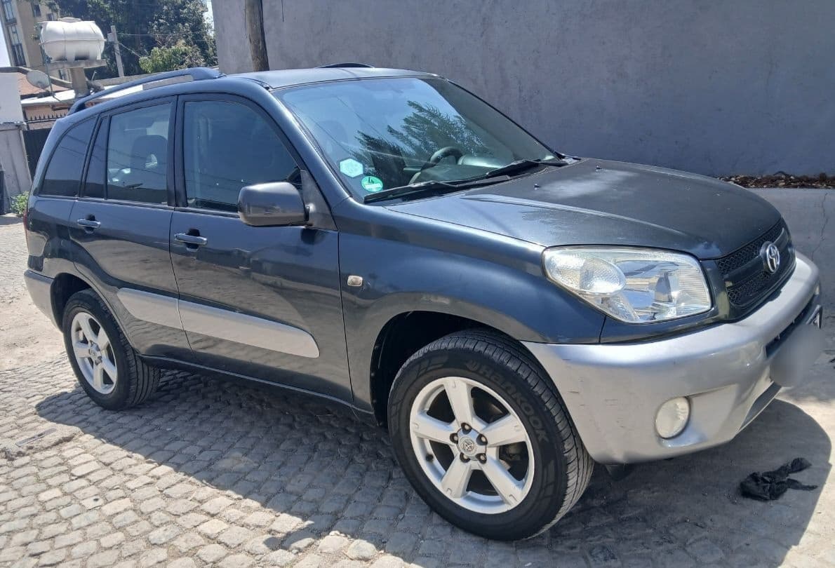 Toyota Rav4, 2005, 1.8cc, ደረጃ 1 መኪና,Europe.