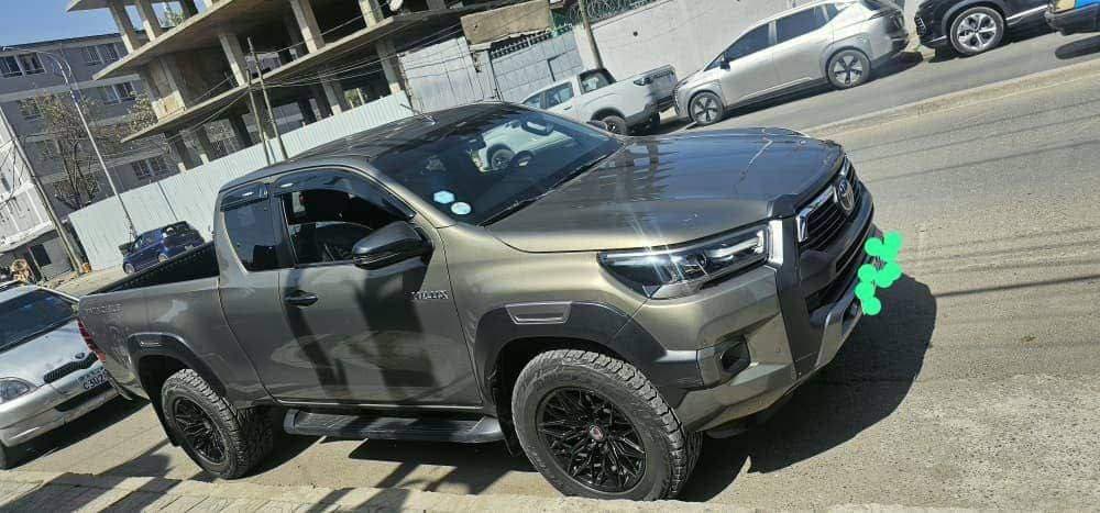 Toyota Hilux invincible