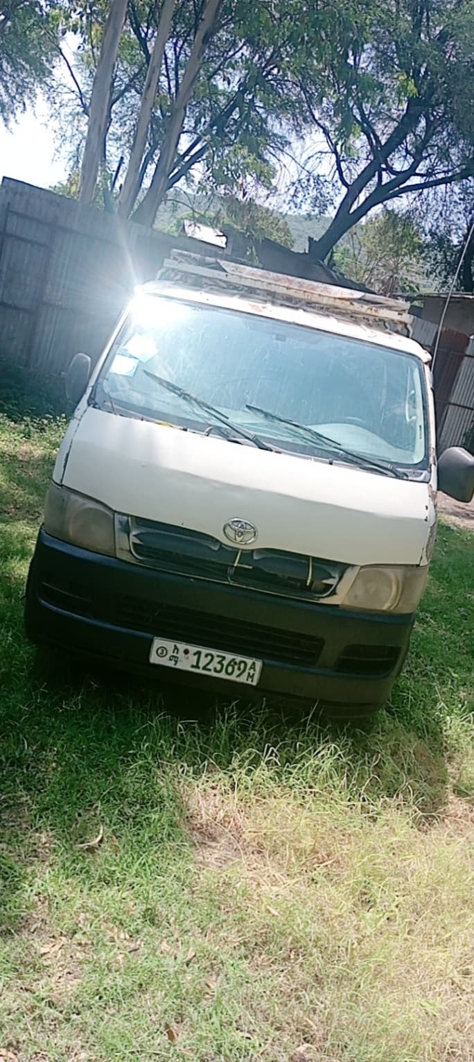 Toyota Hiace Minibus