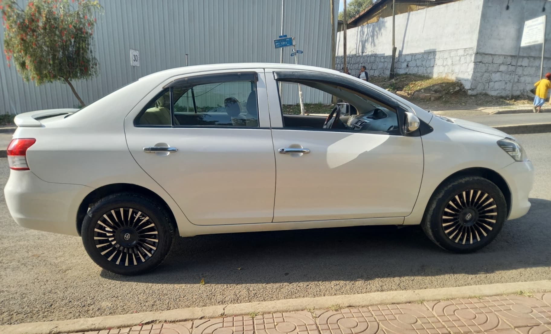 Toyota Yaris (Belta )