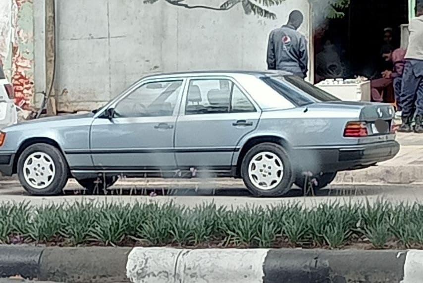Mercedes Benz (200)