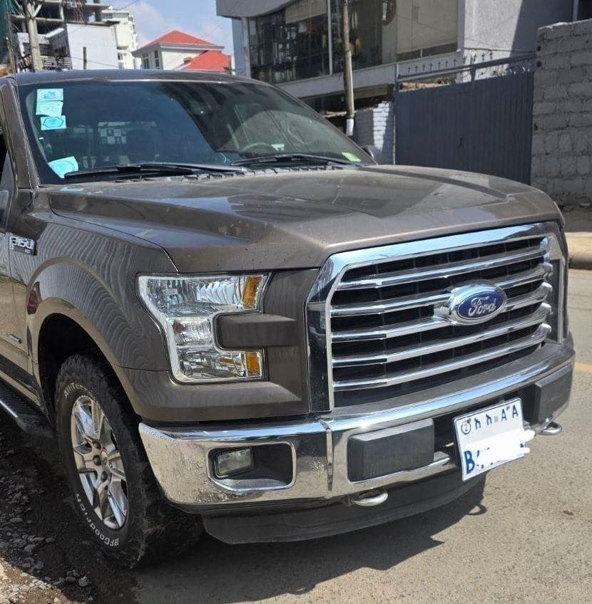 አስቸኳይ!! Ford F-150, Super Cab,2015,Panoramic Sunroof,6-Speed Automatic.