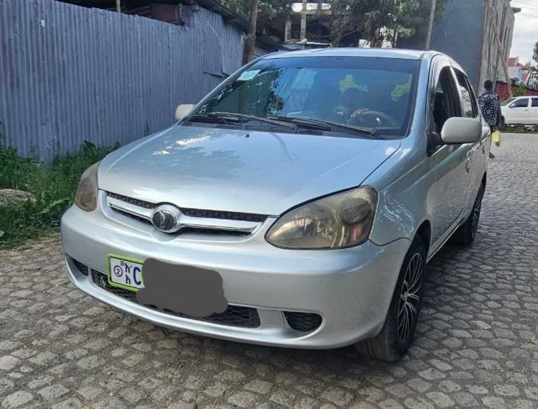 Toyota Platz (2005)