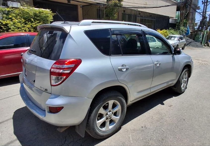 2011 Automatic Rav4, 2.0cc,Europe,excellent condition!!
