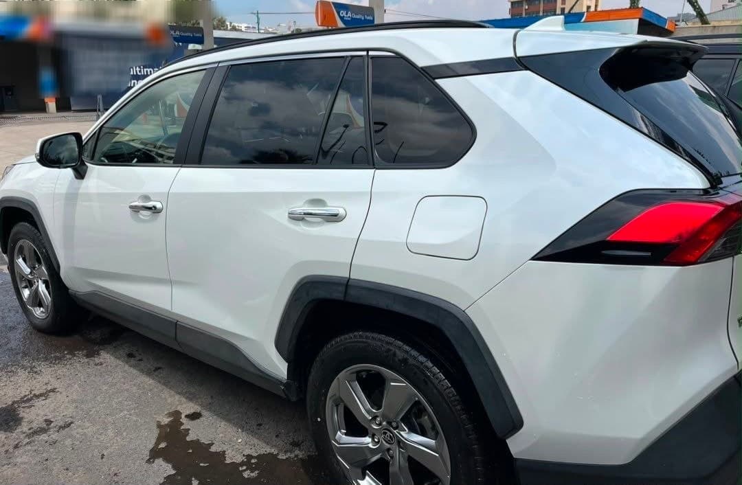 2022 Rav4, Europe, only 4000km.