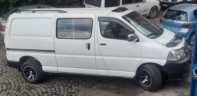 Toyota D4D 2011 halfvan