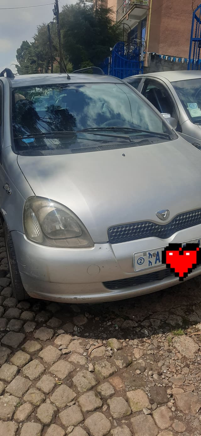 Toyota vitz 2000