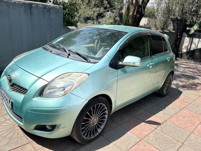 Toyota VITZ 2010