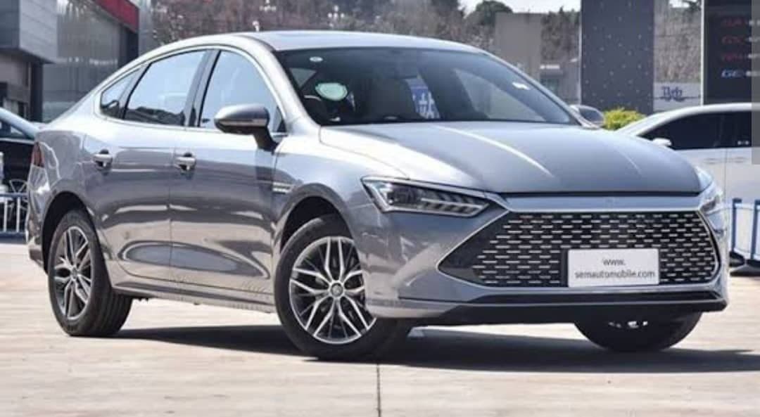 BYD QUEEN PLUS HYBRID 2025