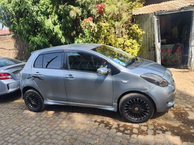 Toyota yaris compact 2008